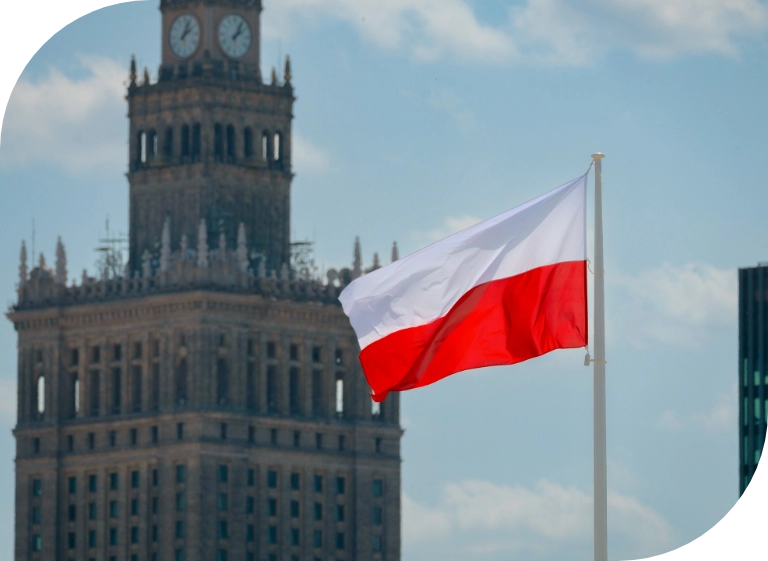 flaga polski na&nbsp;tle pałacu kultury i&nbsp;nauki