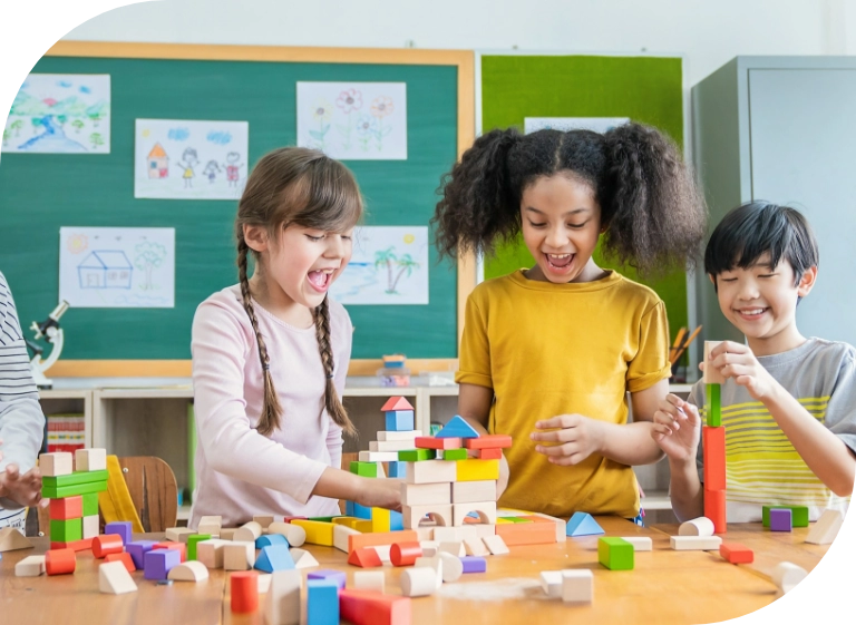 dzieci z&nbsp;zabawkami