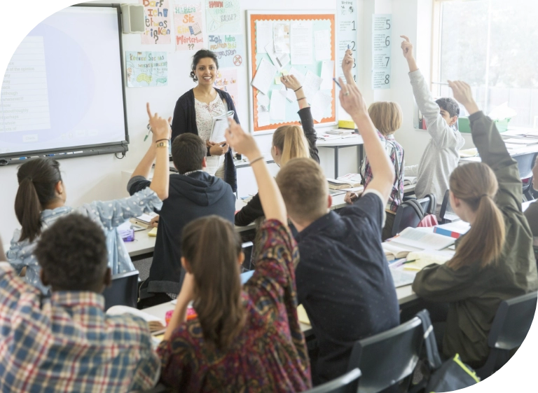 ludzie zgłaszający&nbsp;się do&nbsp;odpowiedzi